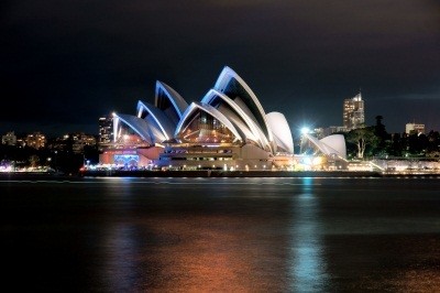 blue-red-Sydney-at-night