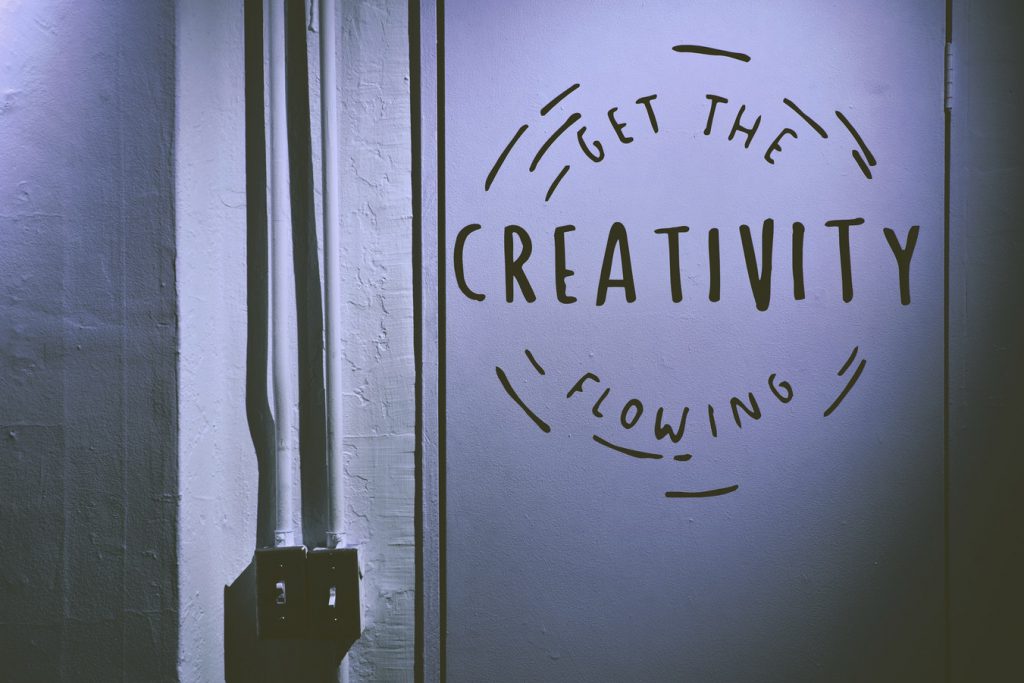 blue-red-creatividad-habilidad-profesional